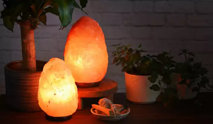 10 Reasons To Have A Himalayan Salt Lamp In Every Room Of Your Home